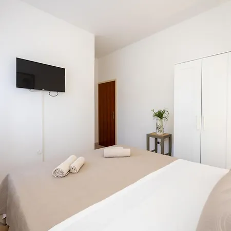 Apartmán Double Bed With Private Bathroom Kaštela