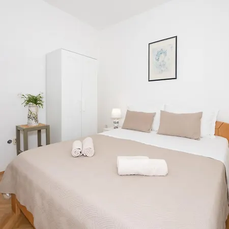Double Bed With Private Bathroom *